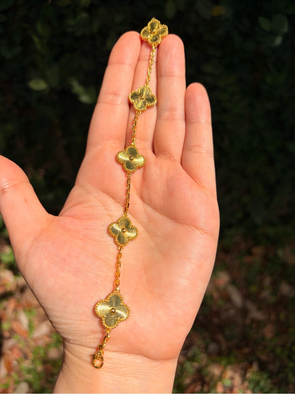 Gold Four-Flower Chain Bracelet - Elegant Women's Jewelry - Picture 7 of 11